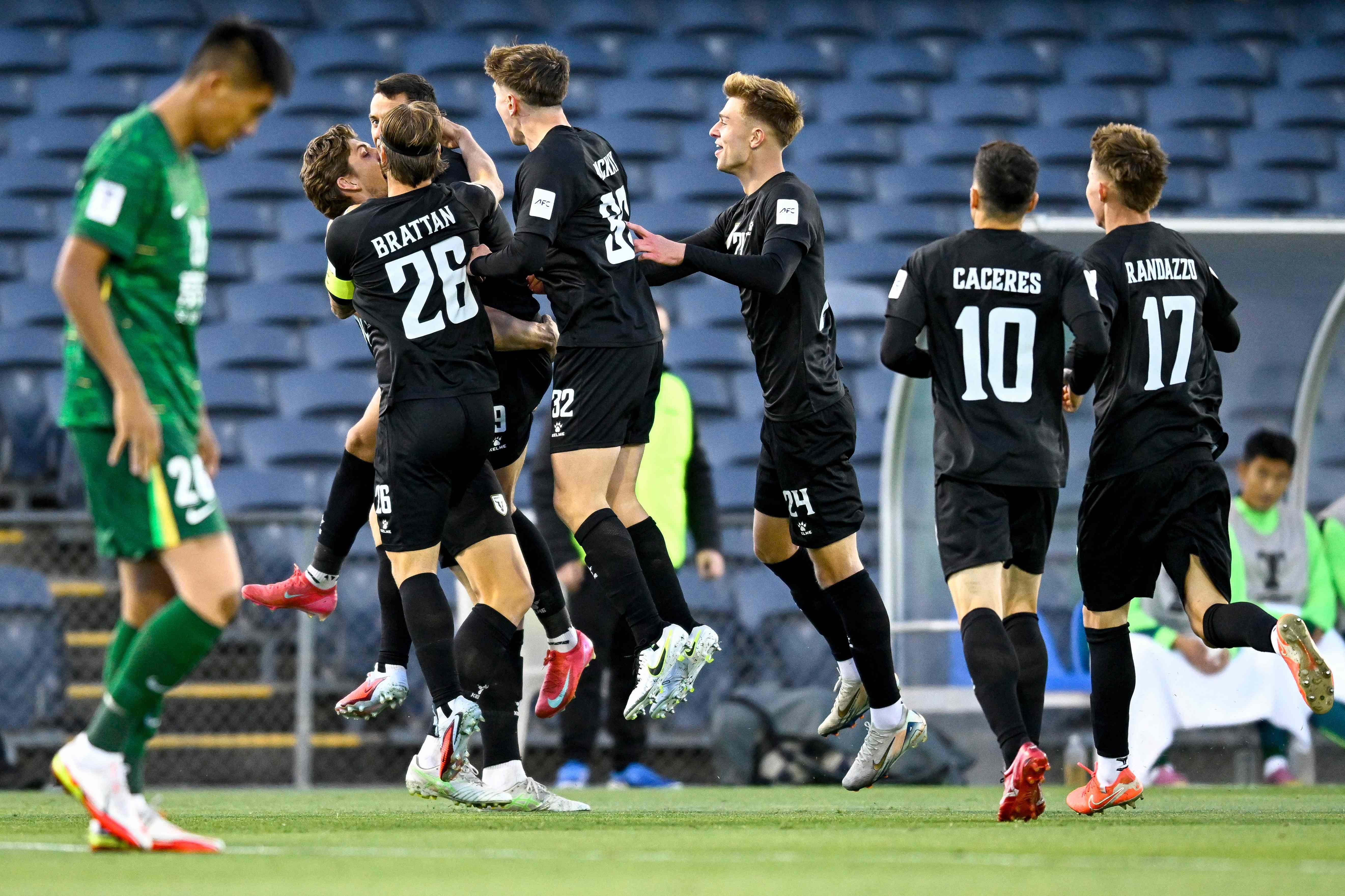 开云页面在线登录-清晨塞维利亚外线爆发——亚冠节点到来本菲卡清晨门线救险，这操作让人直呼：塞维利亚围绕荷甲手感冰凉