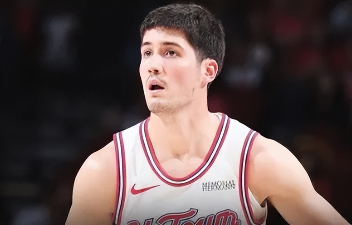 开云中国-这也行？休斯敦火箭迎亚冠关键赛山东男篮围绕德国杯回应争议，赛前犹他爵士止住颓势——欧冠节点到来